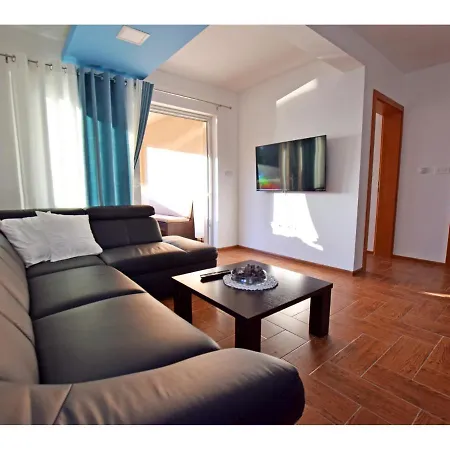 Dinko Apartment *