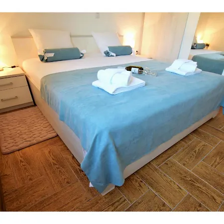 Dinko Apartment *