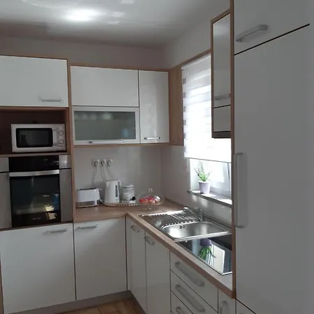 Dinko Apartment Rovanjska