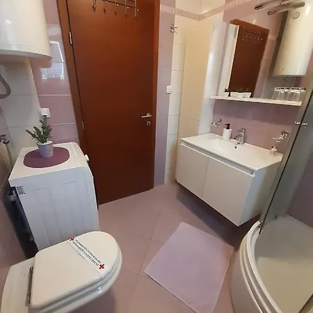 Dinko Apartman