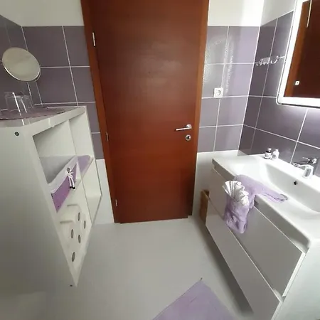 Dinko * ロバニスカ