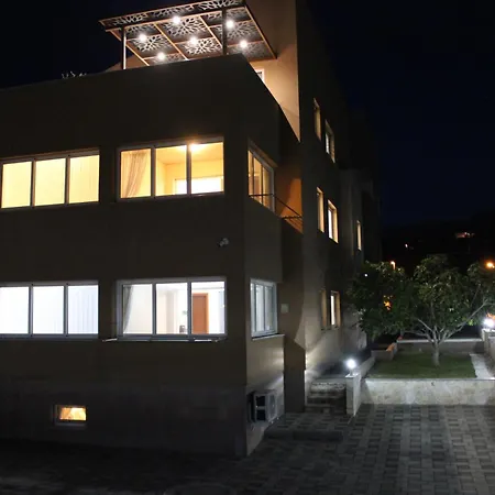 Apartment Dinko *