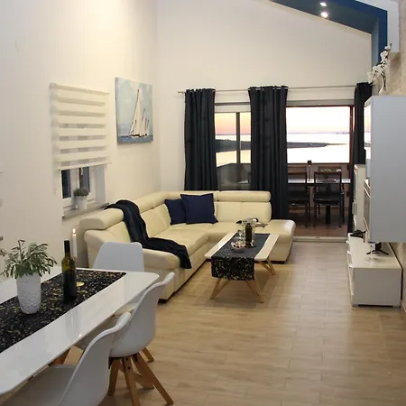 Dinko Apartman